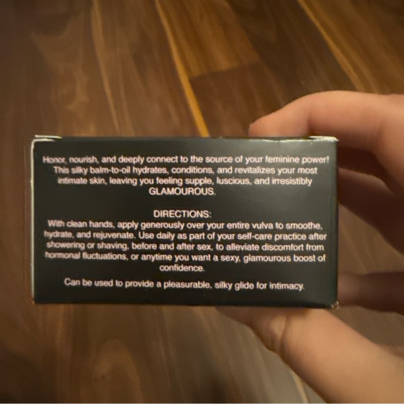 Booty Parlor Glamour Puss Hydrating Vulva Balm 1.7 Oz - Picture 6 of 7